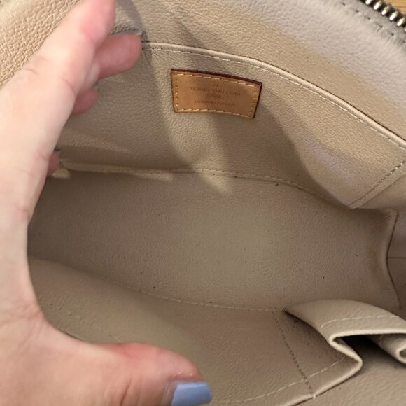 Louis Vuitton Cosmetic Pouch Monogram MM - Picture 3 of 7